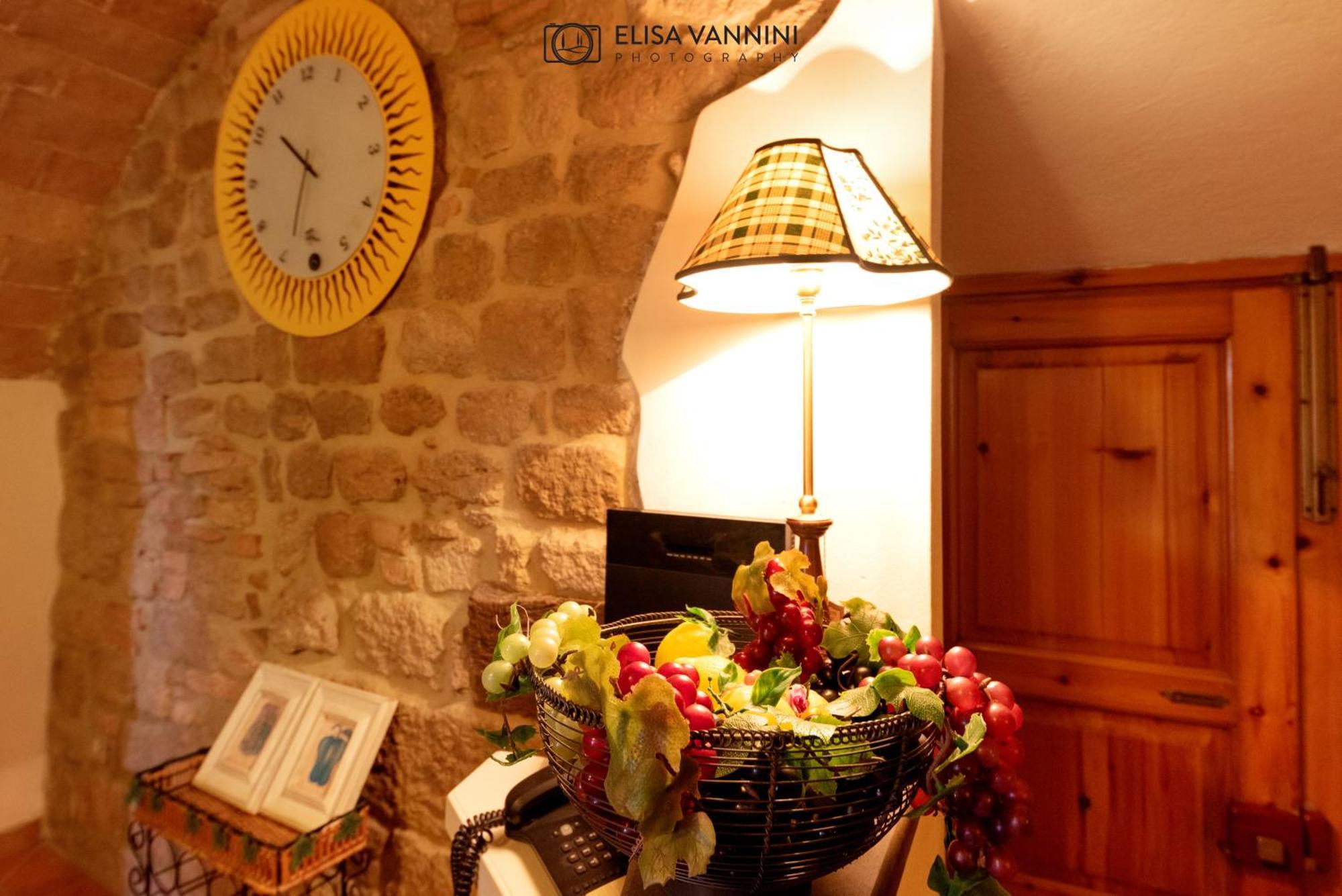 A Casa Di Rache & Bea Apartment Volterra Bagian luar foto