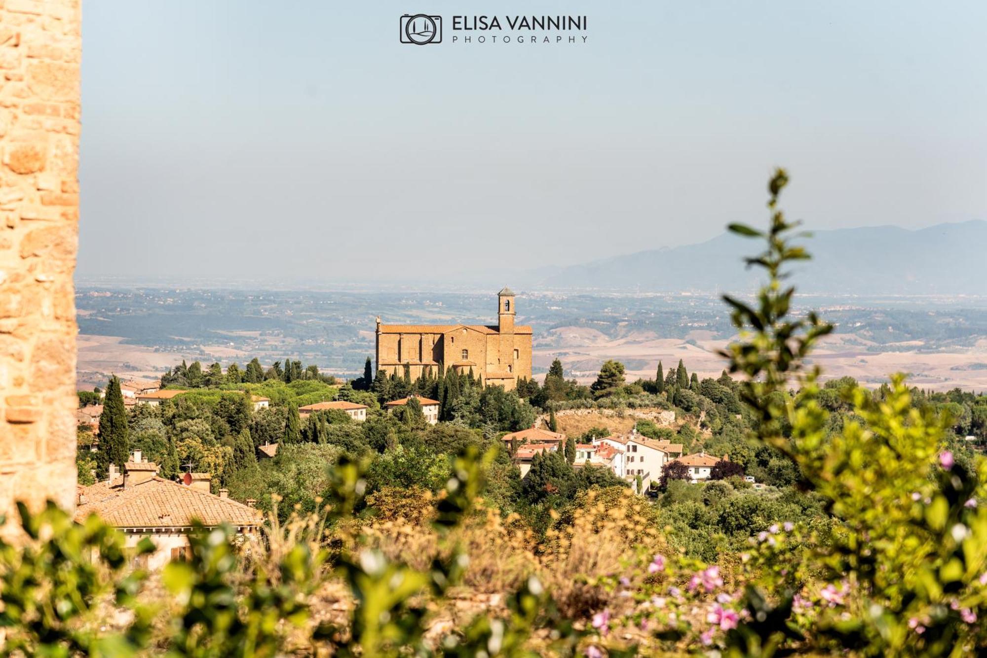 A Casa Di Rache & Bea Apartment Volterra Bagian luar foto